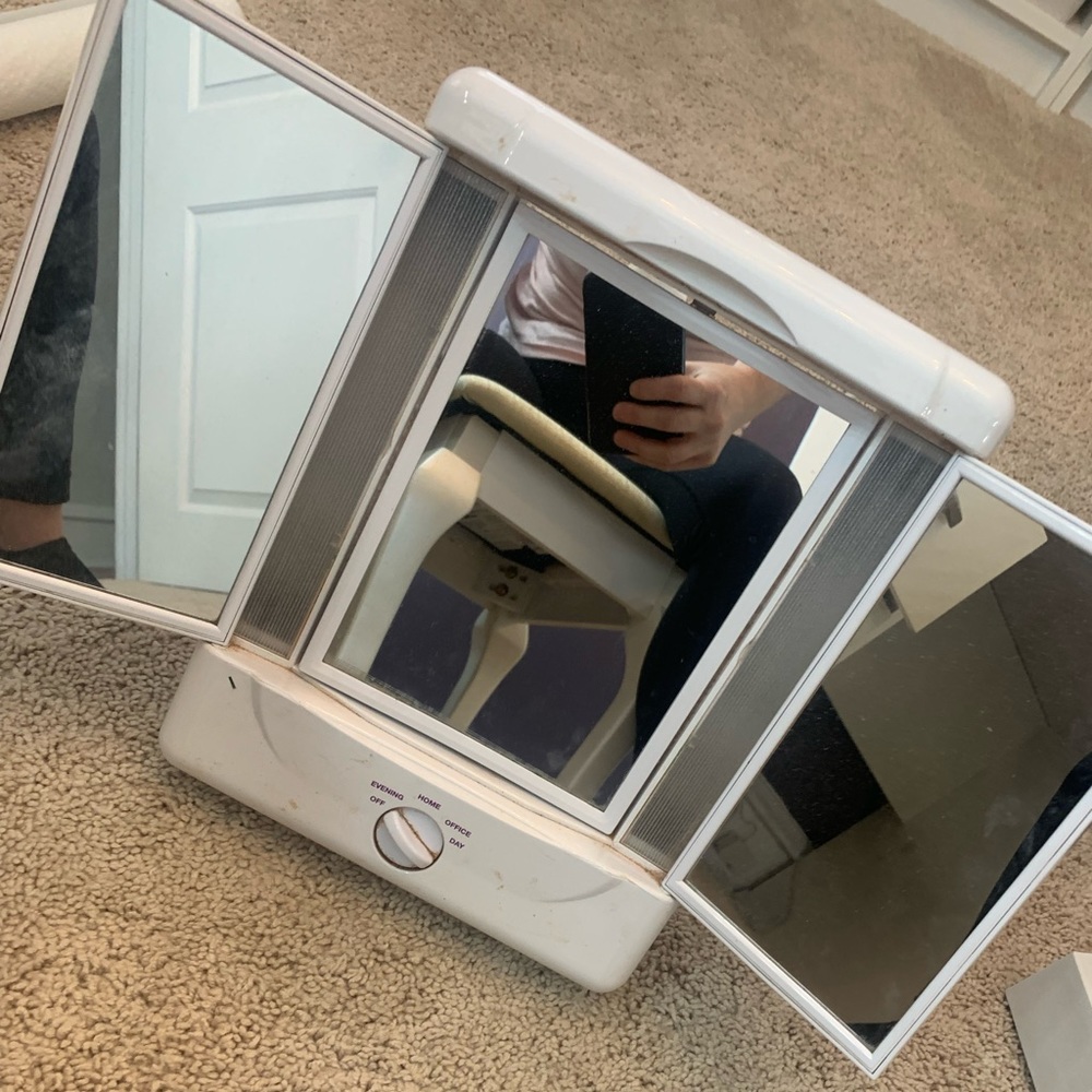 Make-up mirror